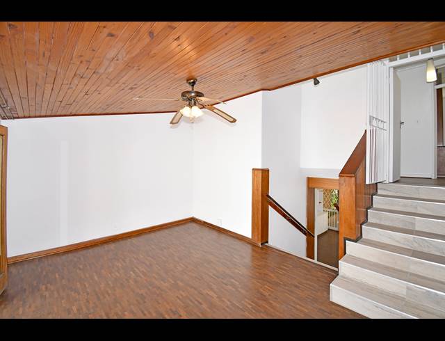 2 BEDROOM TOWNHOUSE FOR SALE IN HYDE PARK